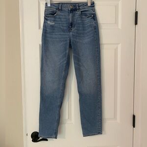 American Eagle Outfitters Mom Jean Size 2